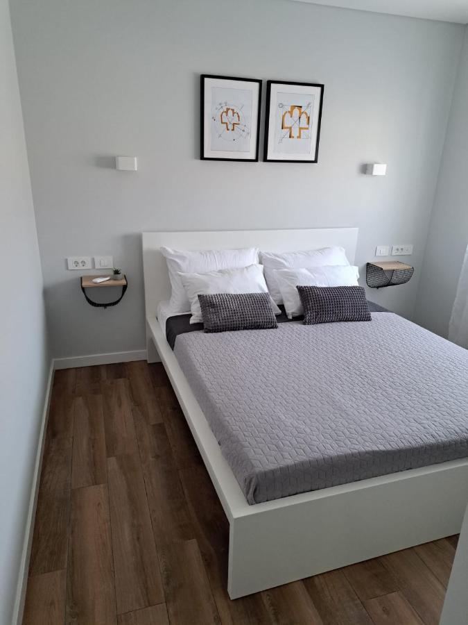 נין B & R Summer Breeze Apartments מראה חיצוני תמונה