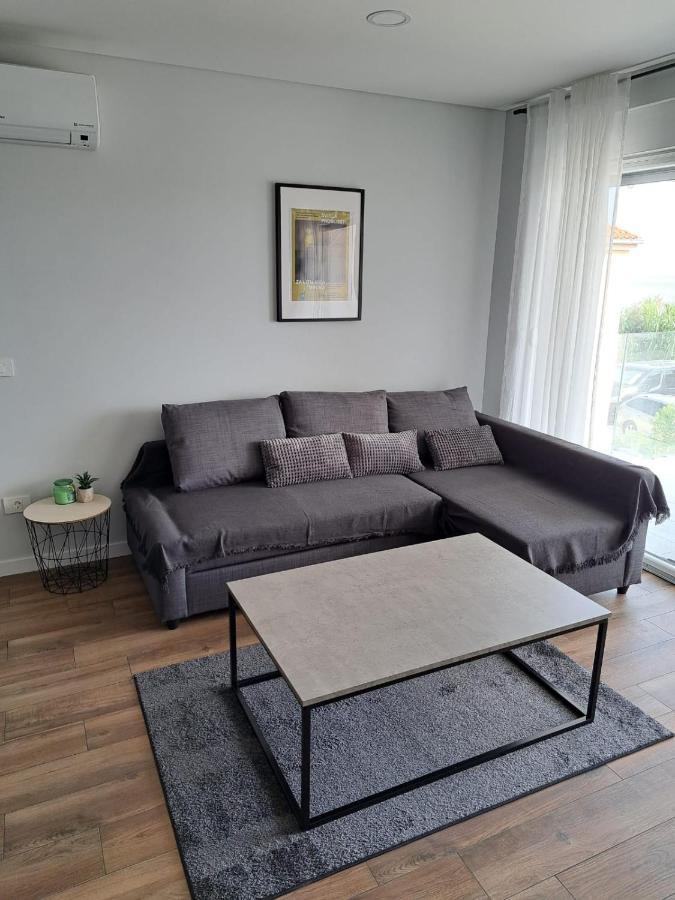 נין B & R Summer Breeze Apartments מראה חיצוני תמונה