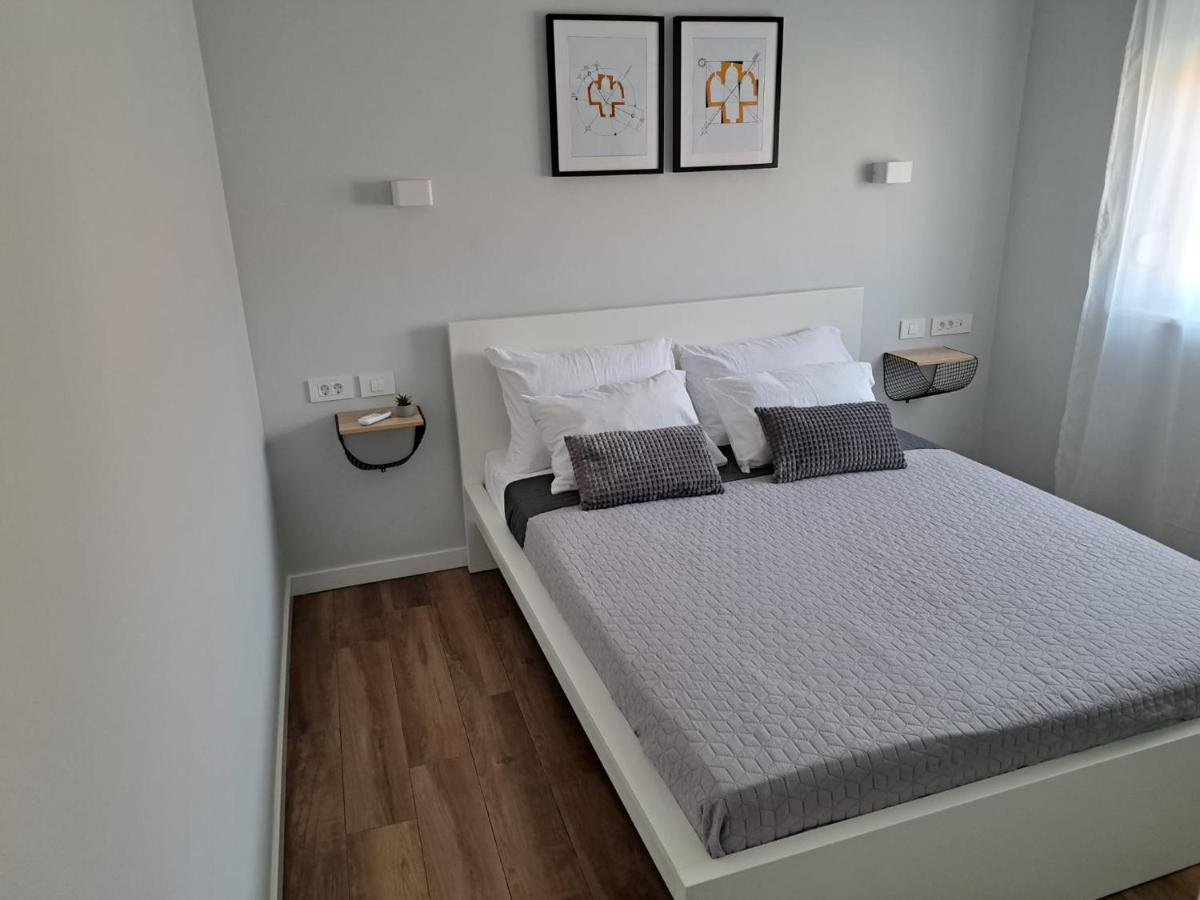 נין B & R Summer Breeze Apartments מראה חיצוני תמונה