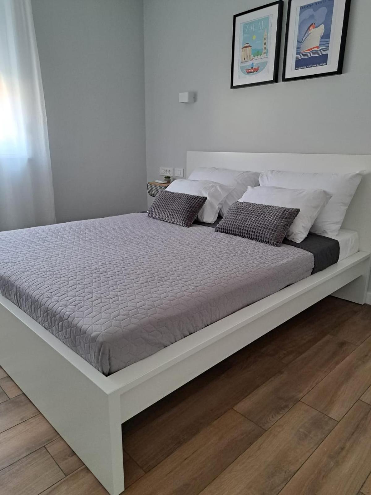 נין B & R Summer Breeze Apartments מראה חיצוני תמונה