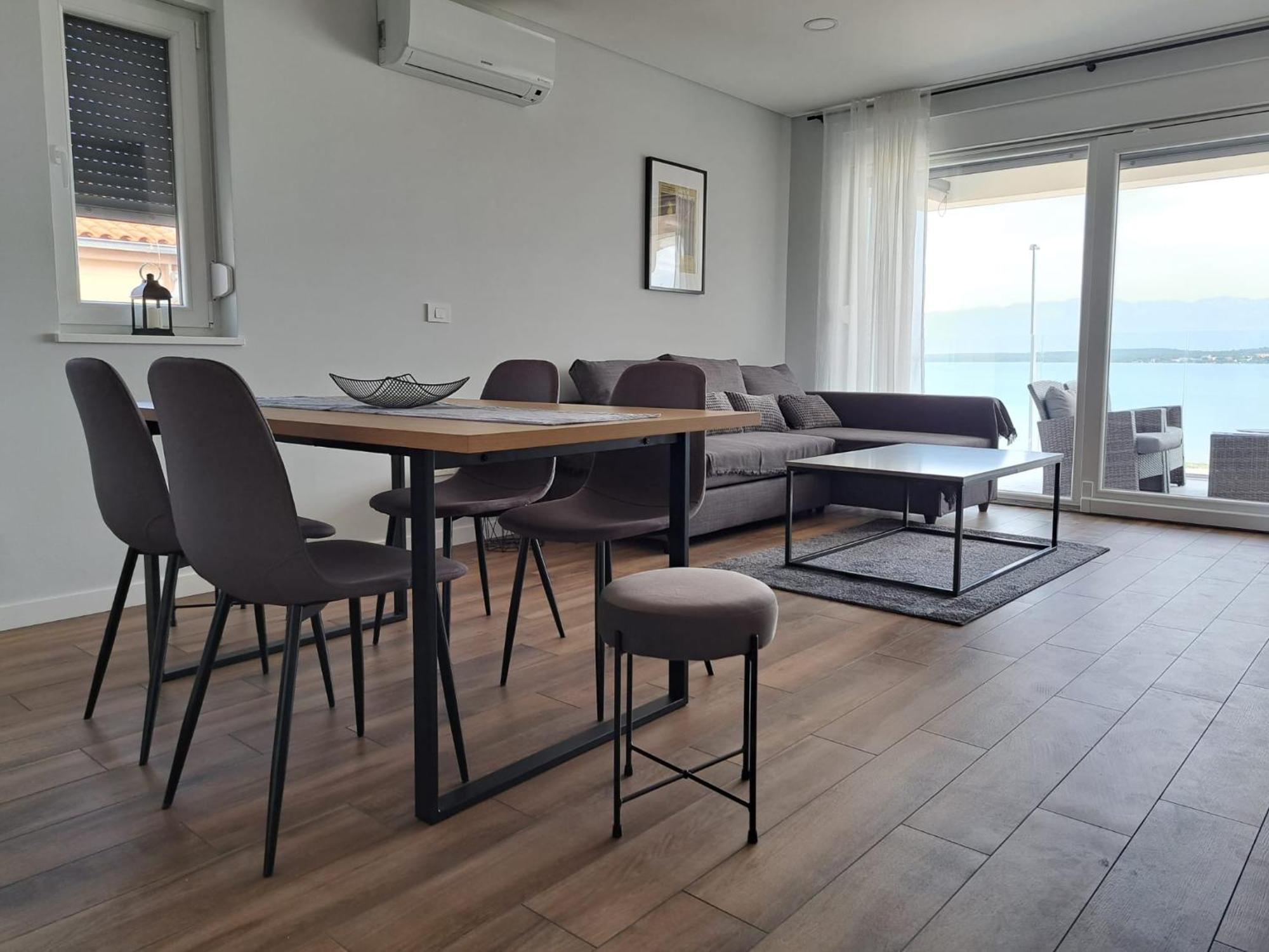 נין B & R Summer Breeze Apartments מראה חיצוני תמונה