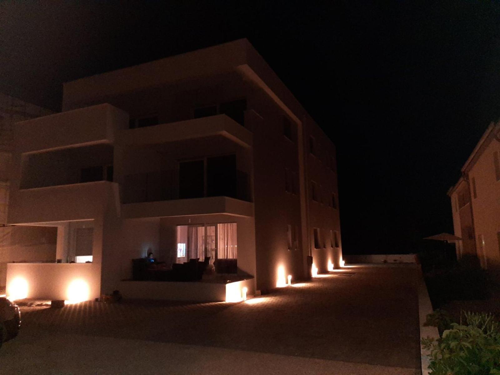נין B & R Summer Breeze Apartments מראה חיצוני תמונה