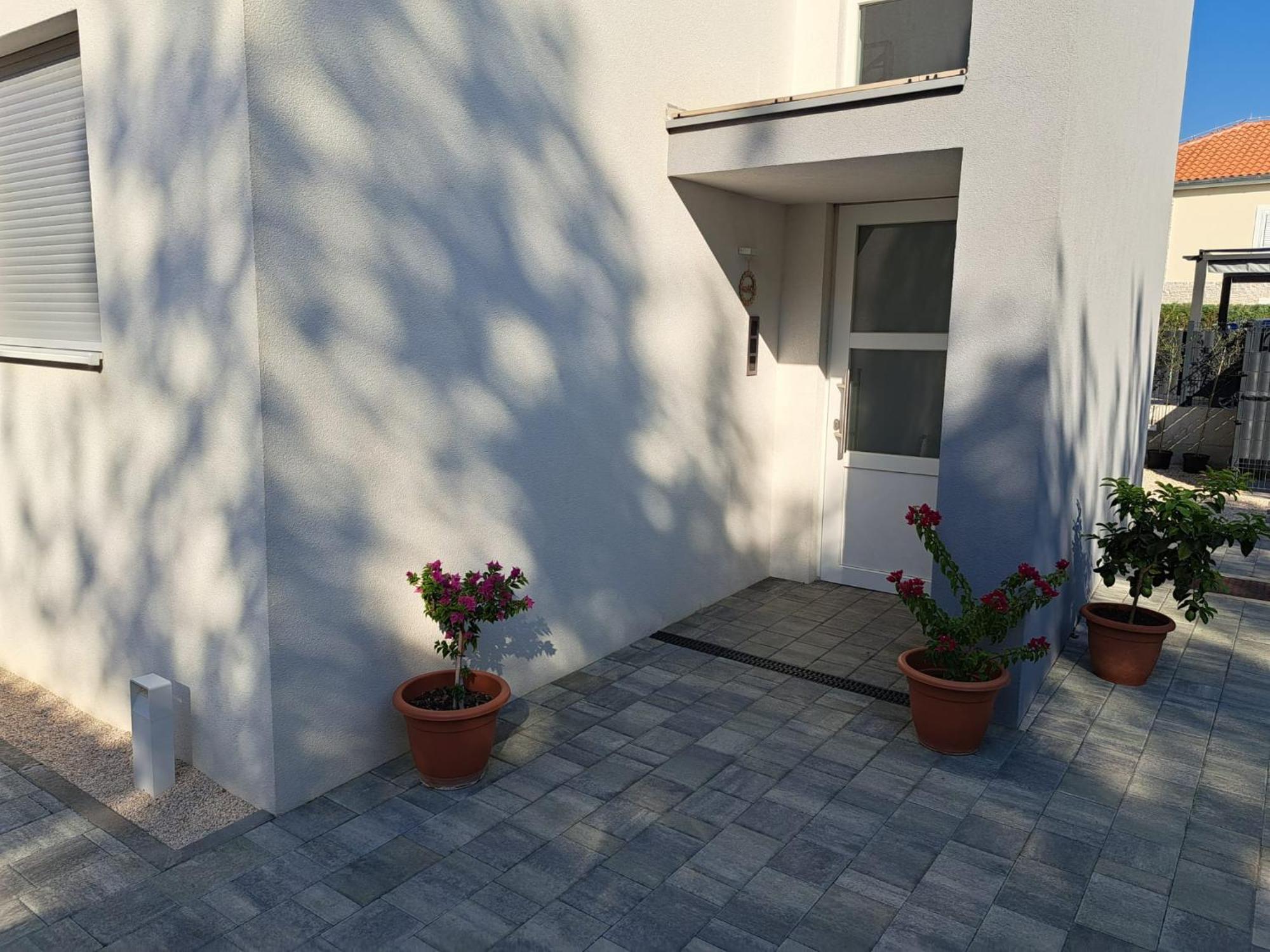 נין B & R Summer Breeze Apartments מראה חיצוני תמונה