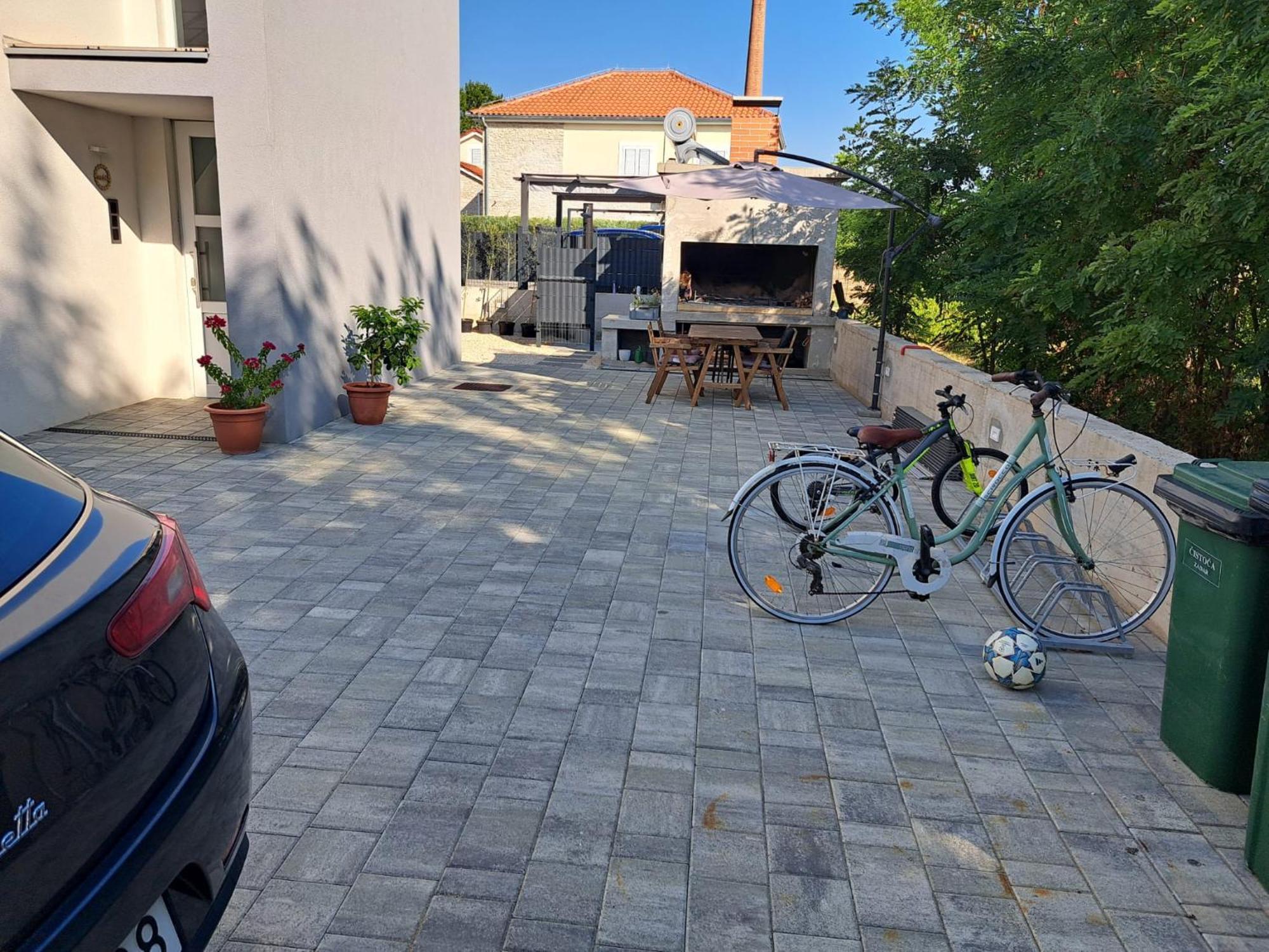 נין B & R Summer Breeze Apartments מראה חיצוני תמונה