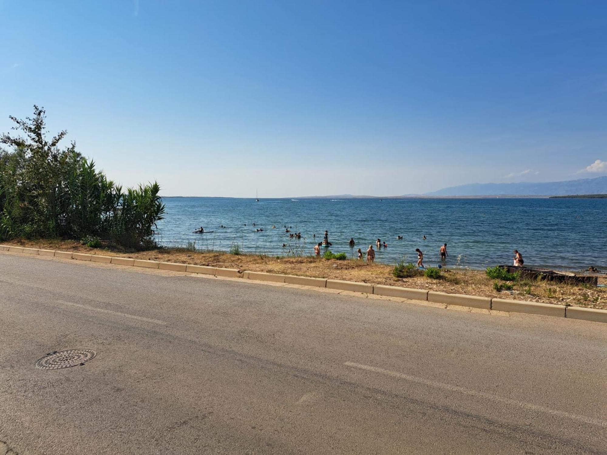 נין B & R Summer Breeze Apartments מראה חיצוני תמונה