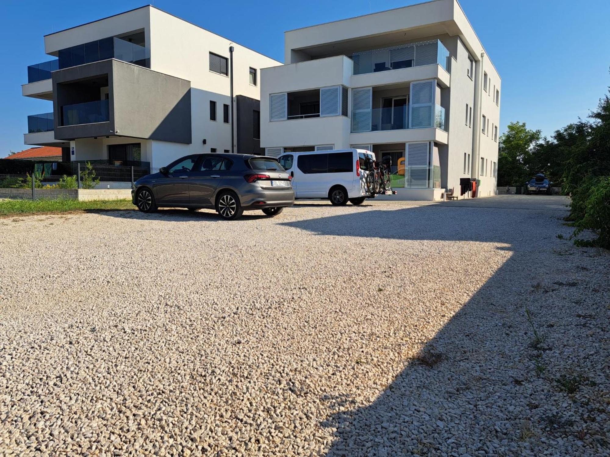 נין B & R Summer Breeze Apartments מראה חיצוני תמונה